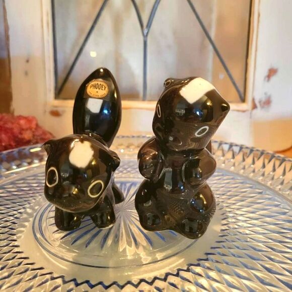 Vintage Phooey and Stinky Skunk Delee Pottery Figurines Set - Picture 1 of 10